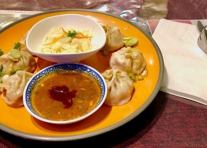 Momos Tibetains